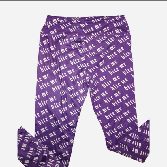 Bite Me Vampire Athletic Apparel set - Picture 5 of 15